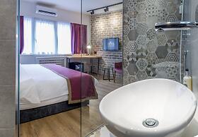 Level Luxury Suites