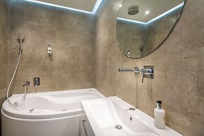 Level Luxury Suites