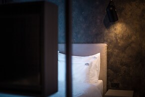 Level Luxury Suites