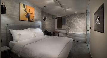 Level Luxury Suites