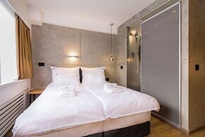 Level Luxury Suites
