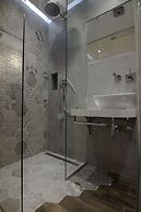 Level Luxury Suites