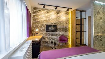 Level Luxury Suites
