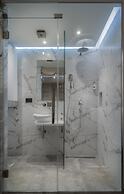 Level Luxury Suites