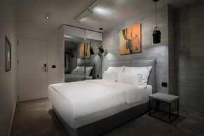 Level Luxury Suites