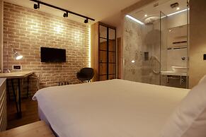 Level Luxury Suites