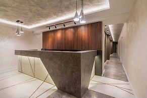 Level Luxury Suites