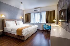 Level Luxury Suites