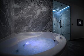 Level Luxury Suites