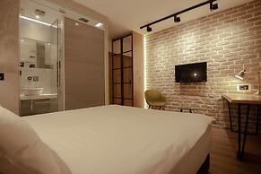 Level Luxury Suites