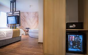 Level Luxury Suites
