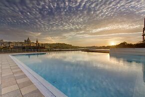 Luxury Apt Ocean Views in Tigne Point, With Pool