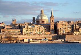 Seaview 3BR Apart inc Pool, Fort Cambridge Sliema
