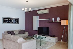 Seaview 3BR Apart inc Pool, Fort Cambridge Sliema