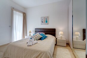 Seaview 3BR Apart inc Pool, Fort Cambridge Sliema