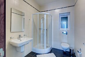 Seaview 3BR Apart inc Pool, Fort Cambridge Sliema