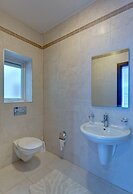 Seafront LUX Apart inc Pool, Upmarket Area