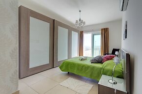 Seafront LUX Apart inc Pool, Upmarket Area