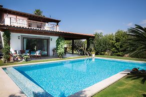 Important Group Villa Dream