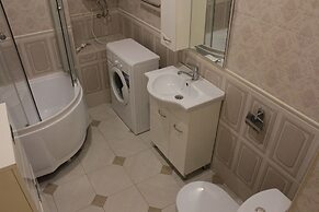 Apartment on Kamyshovaya 41, apt 2