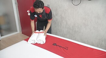 RedDoorz @ Jalan Biak Roxy Jakarta