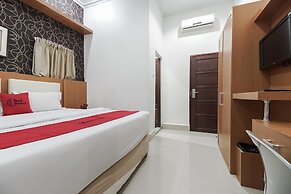 RedDoorz near Mall Panakkukang 3