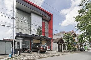 RedDoorz near Mall Panakkukang 3