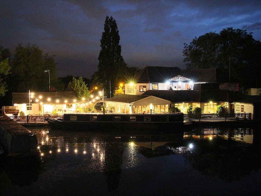 Canal Cottages