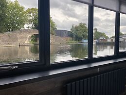 Canal Cottages