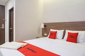 RedDoorz @ Wiyung 2