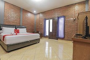RedDoorz Plus @ Ampera Raya