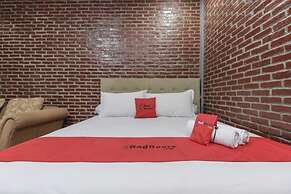 RedDoorz Plus @ Ampera Raya
