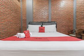RedDoorz Plus @ Ampera Raya