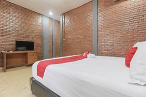 RedDoorz Plus @ Ampera Raya