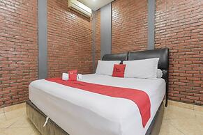 RedDoorz Plus @ Ampera Raya