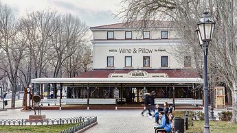 Wine & Pillow Hotel by Frapolli