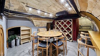 Wine & Pillow Hotel by Frapolli