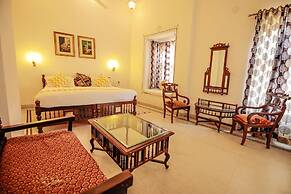 Hotal Devraj Niwas on Lake Pichola Udaipur