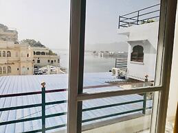 Hotal Devraj Niwas on Lake Pichola Udaipur