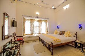 Hotal Devraj Niwas on Lake Pichola Udaipur