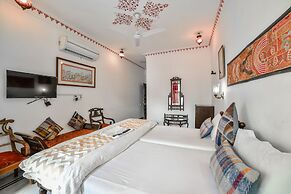 Hotal Devraj Niwas on Lake Pichola Udaipur