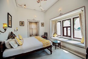 Hotal Devraj Niwas on Lake Pichola Udaipur