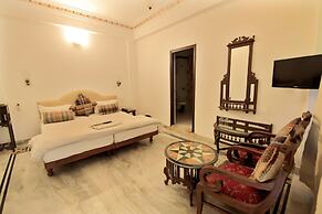 Hotal Devraj Niwas on Lake Pichola Udaipur