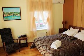 Embrace Guestrooms & Apartments