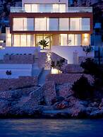 Villa Gloss