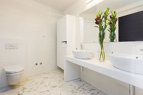 Villa Gloss