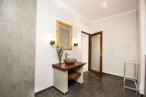 Akusara Guest House