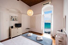 Mykonos Old Harbor Suite