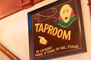 Spinnakers Brewpub & Guesthouses