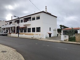 Quartos e Apartamentos Atalaia